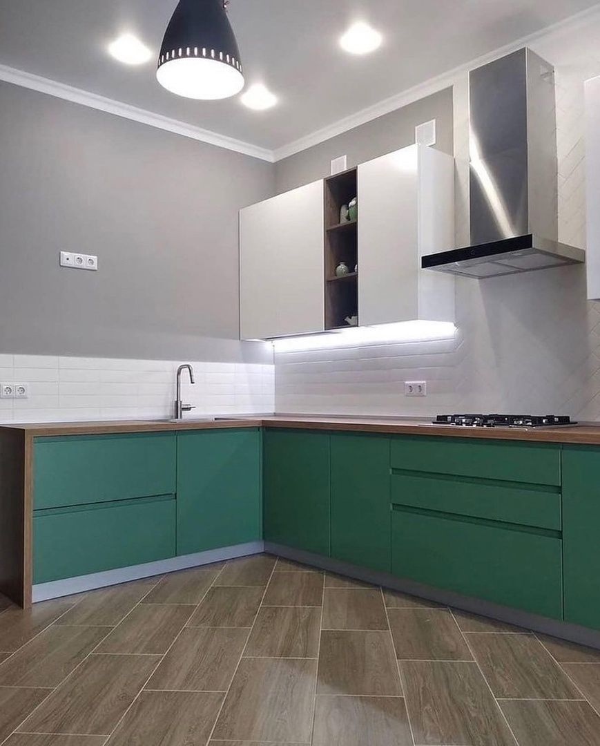 Угловая кухня в зеленом цвете, фото - 1