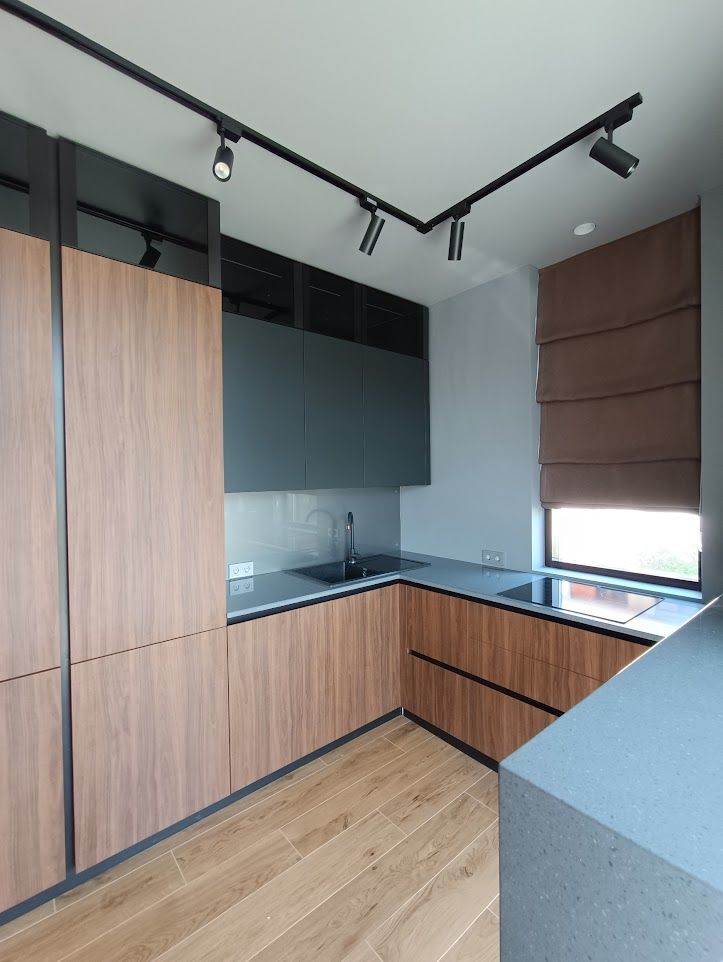 Угловая кухня в стиле лофт в частном доме, фото - 1