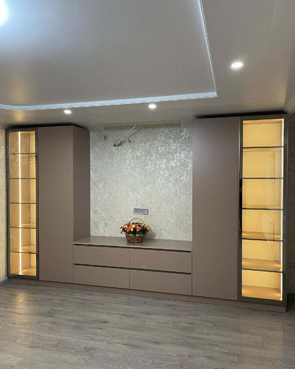 Современный шкаф-ТВ-зона в гостиную, фото - 1