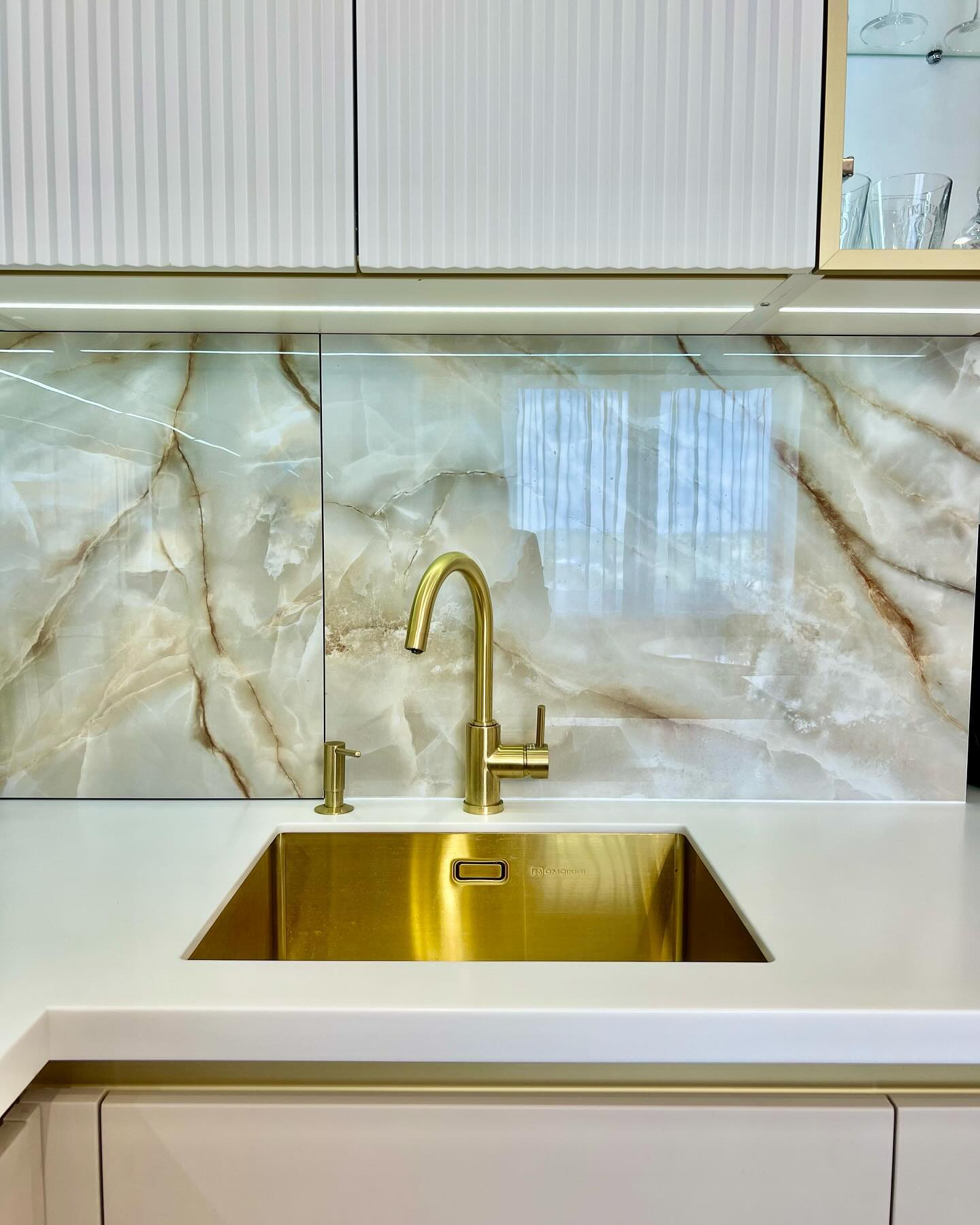 Современная кухня в белом платиновом цвете, ЖК Фестивальный, фото - 3