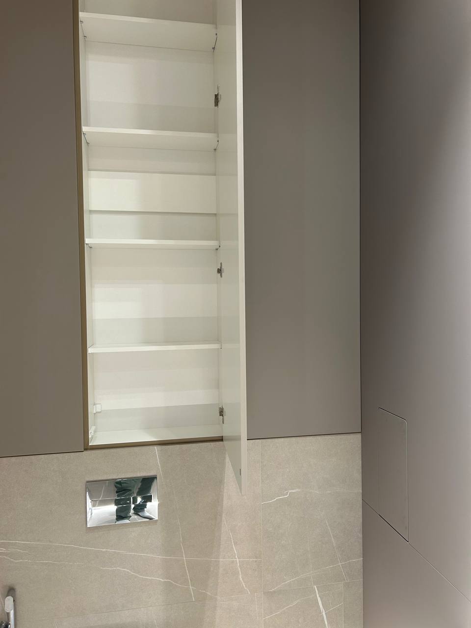 Шкаф над инсталляцией в санузел, фото - 2