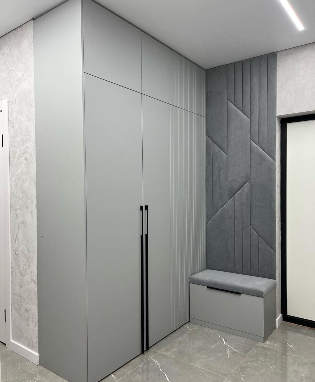 Шкаф в прихожую с обувницей и мягкой стеновой панелью - фото