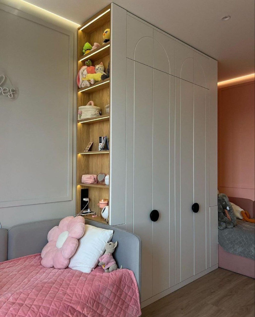 Мебель в детскую для двух девочек - фото