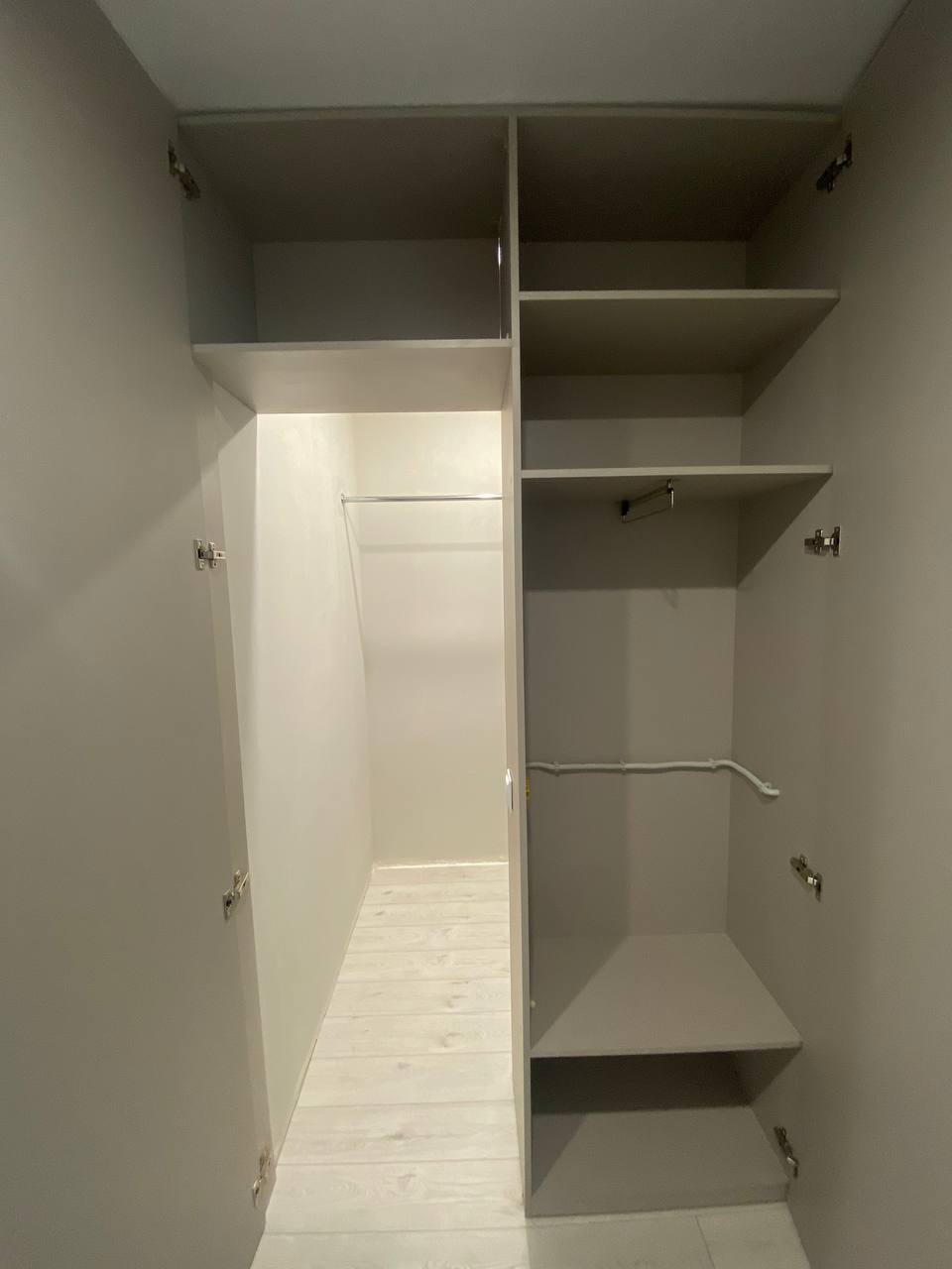 Вместительный шкаф-гардеробная для квартиры 10 кв.м., фото - 2