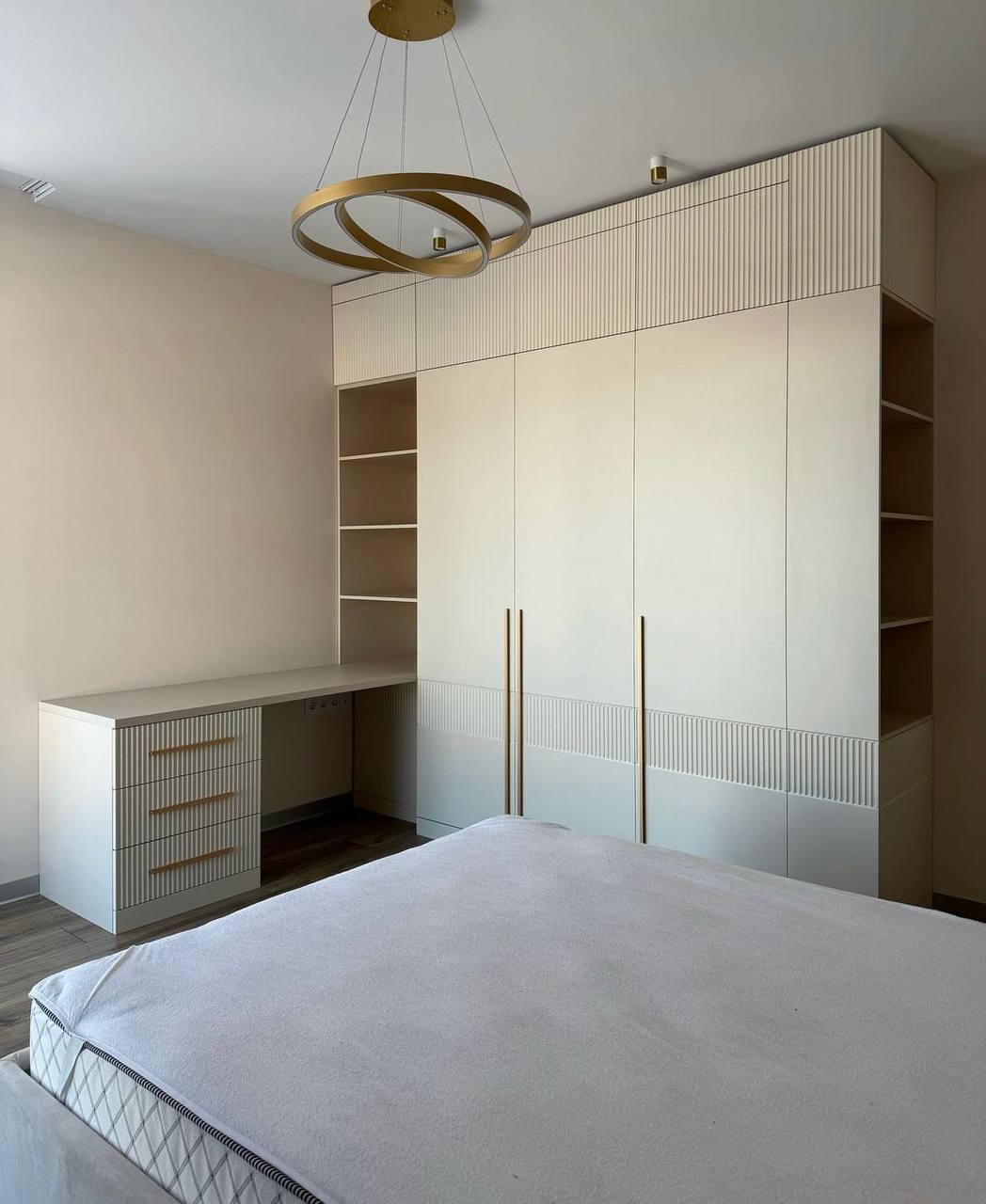 Комплект мебели в спальную комнату - фото