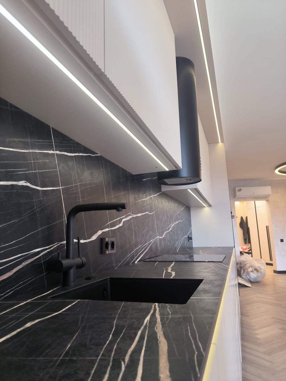 Кухня 6 м в черно-белом цвете, фото - 2