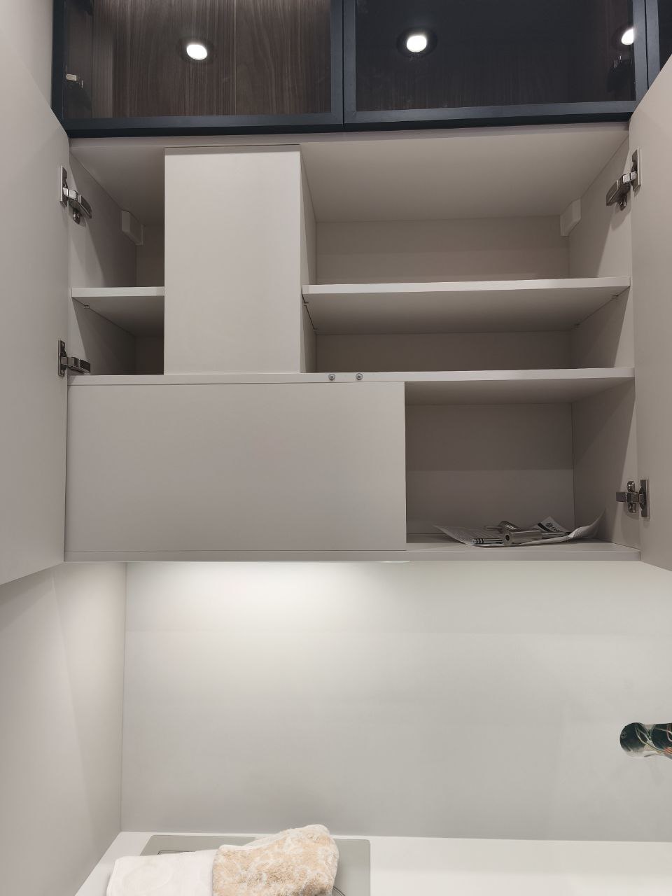 Кухня 6 м в черно-белом цвете, фото - 5