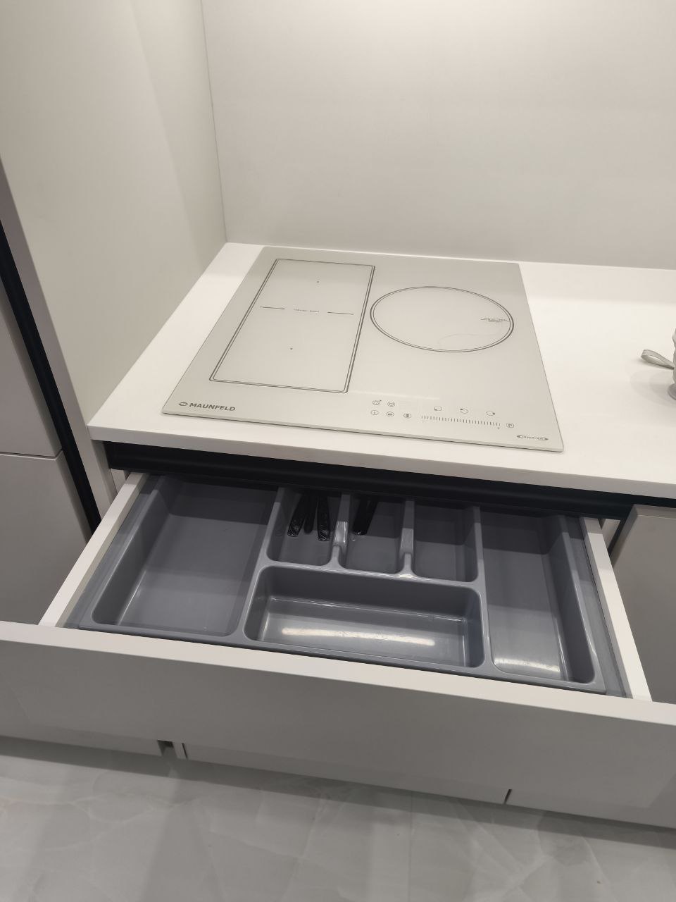 Кухня 6 м в черно-белом цвете, фото - 4