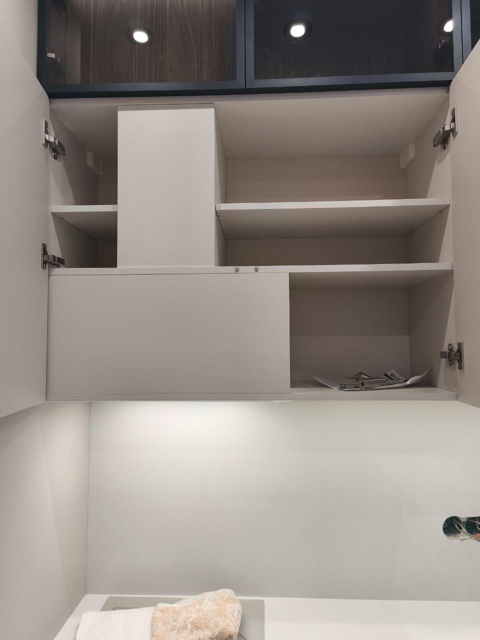 Угловая кухня в цвете Фарфоровый Оникс , ЖК Кислород, фото - 2