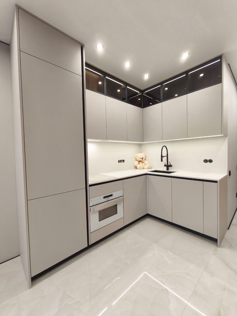 Угловая кухня в цвете Фарфоровый Оникс , ЖК Кислород, фото - 0